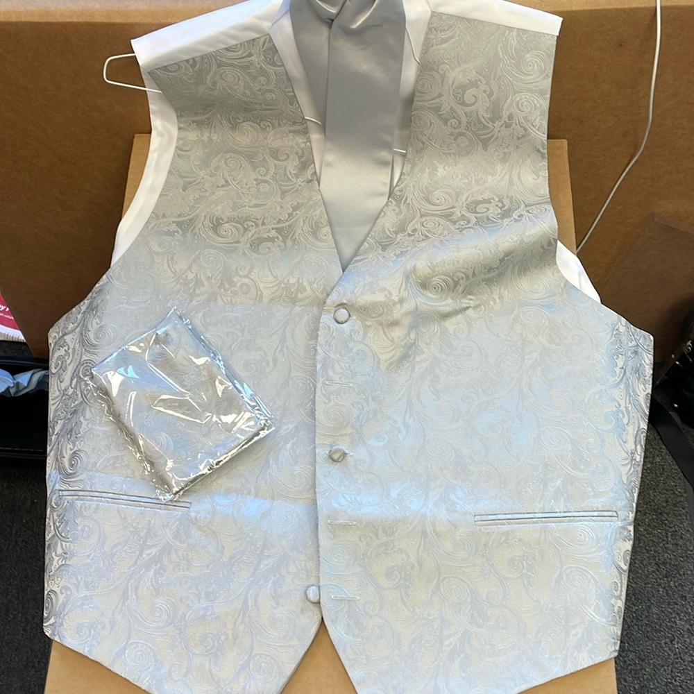 PlatinumSatin Paisley Tuxedo Vest and Ascot and Hanky XXL New